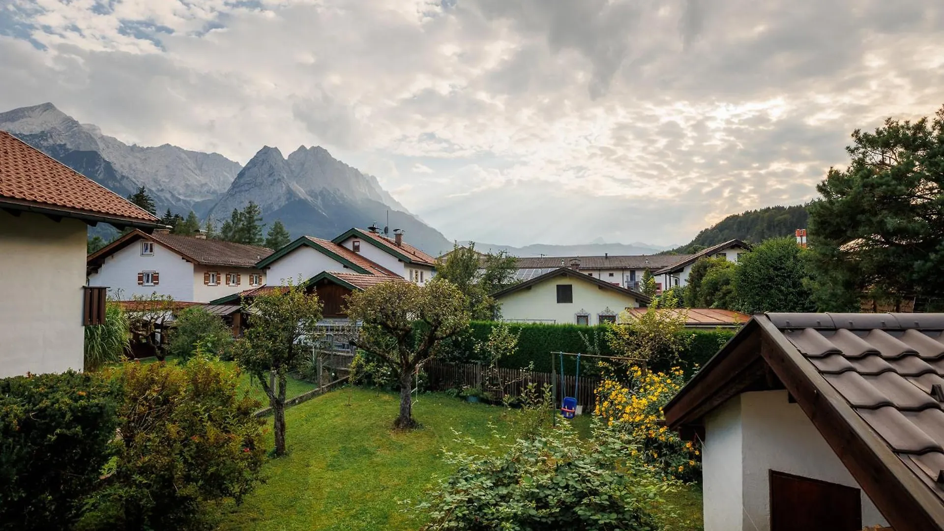 Haus Mit Wunderschoenem Ausblick Und Garten جارمش بارتنكيرشن بيت للعطل جارمش بارتنكيرشن